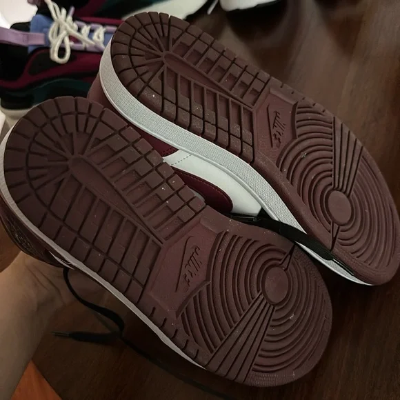 Air Jordan 1 Mid Beetroot Gold Pendants - Picture 3 of 6